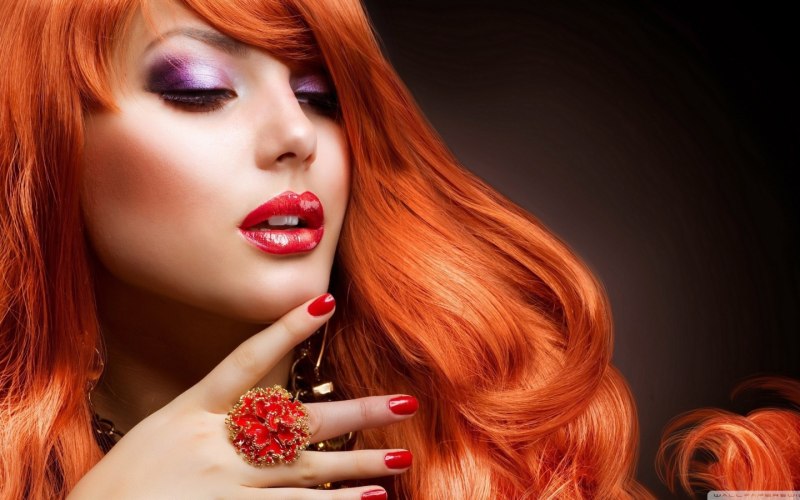 Сара Буэно рыжая