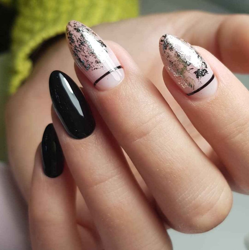 Черные ногти острые с фольгой