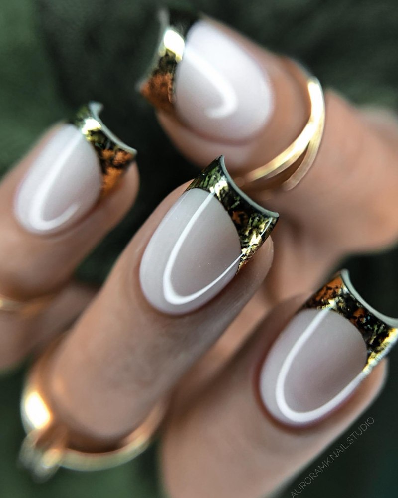 Маникюр френч с фальго