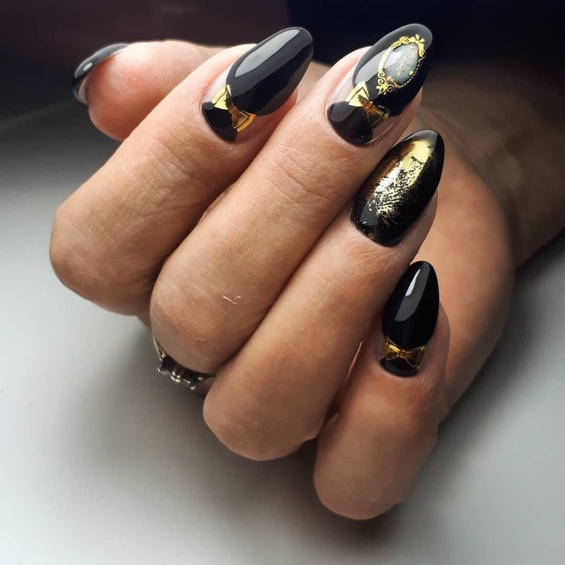 Маникюр с фольгой 2022