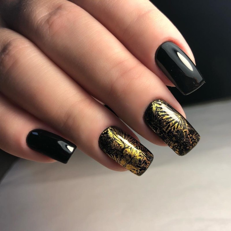 Красивые черные ногти