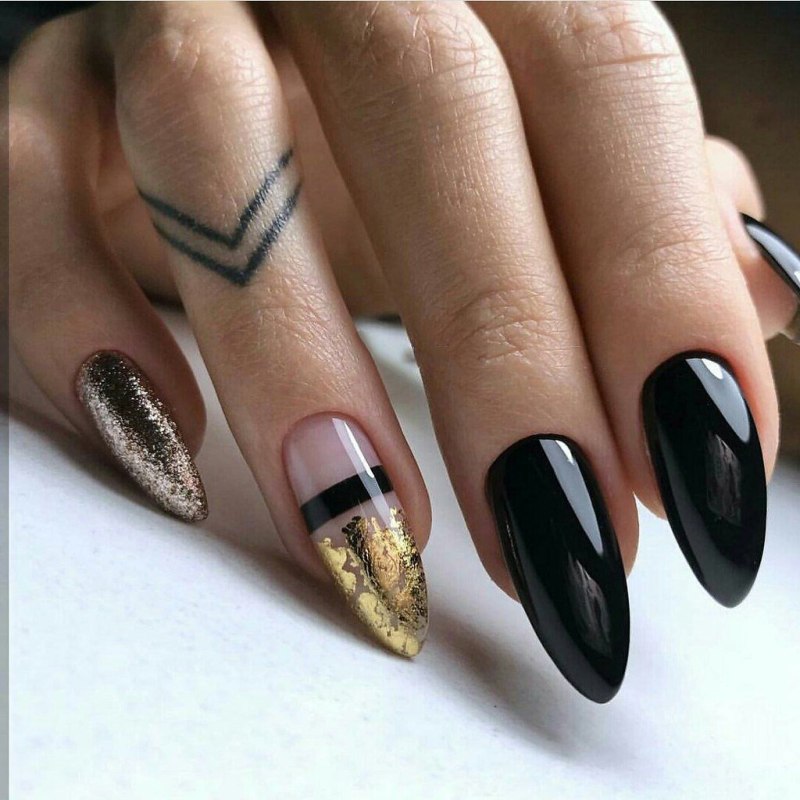 Маникюр на длинные ногти золото