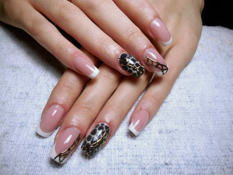 Черно-золотой маникюр