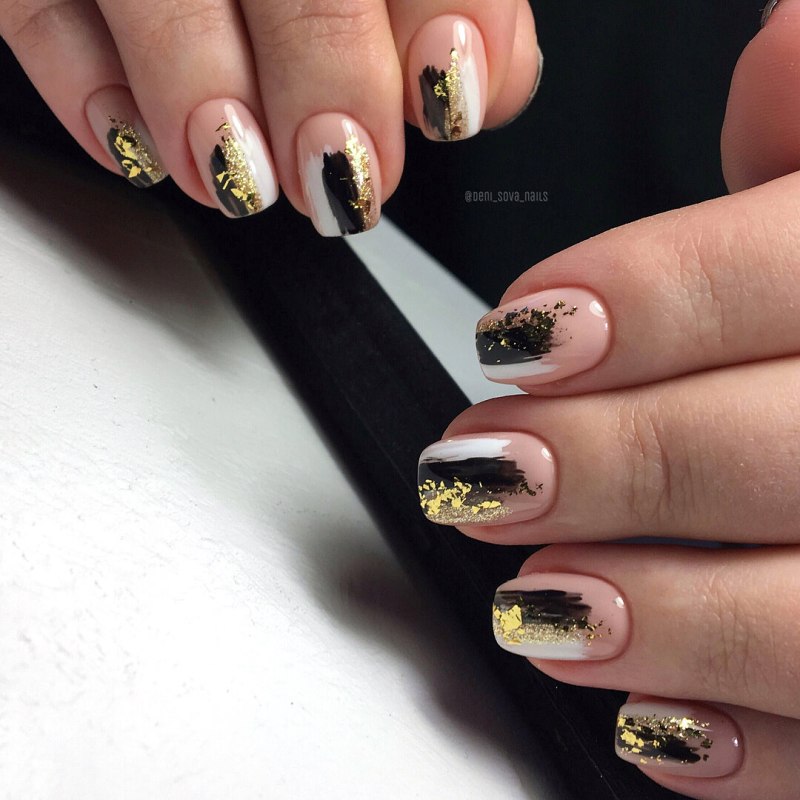 Черно-золотой маникюр