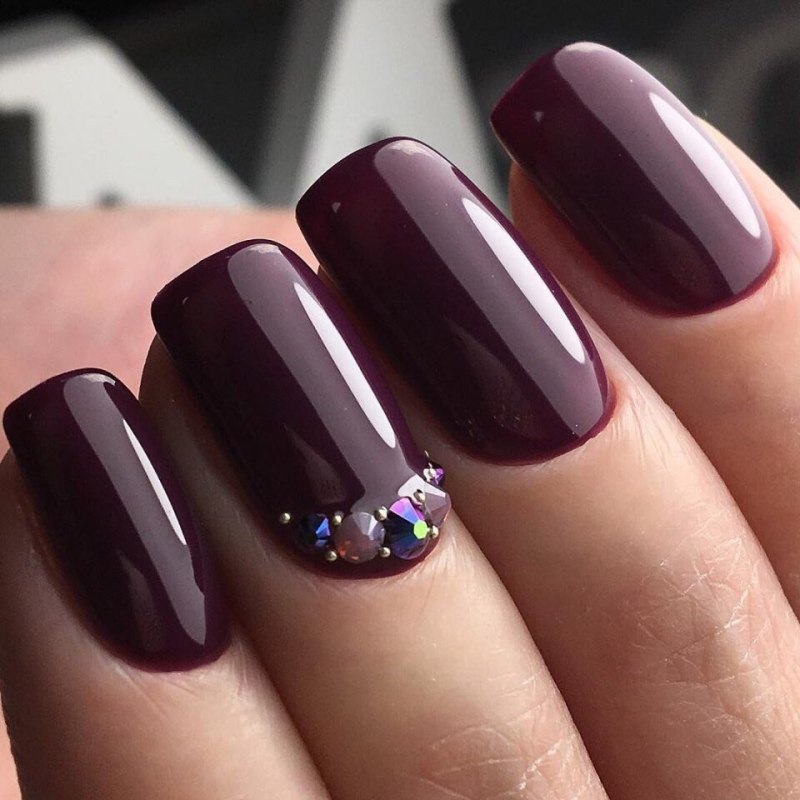 Маникюр на короткие ногти бордовый цвет