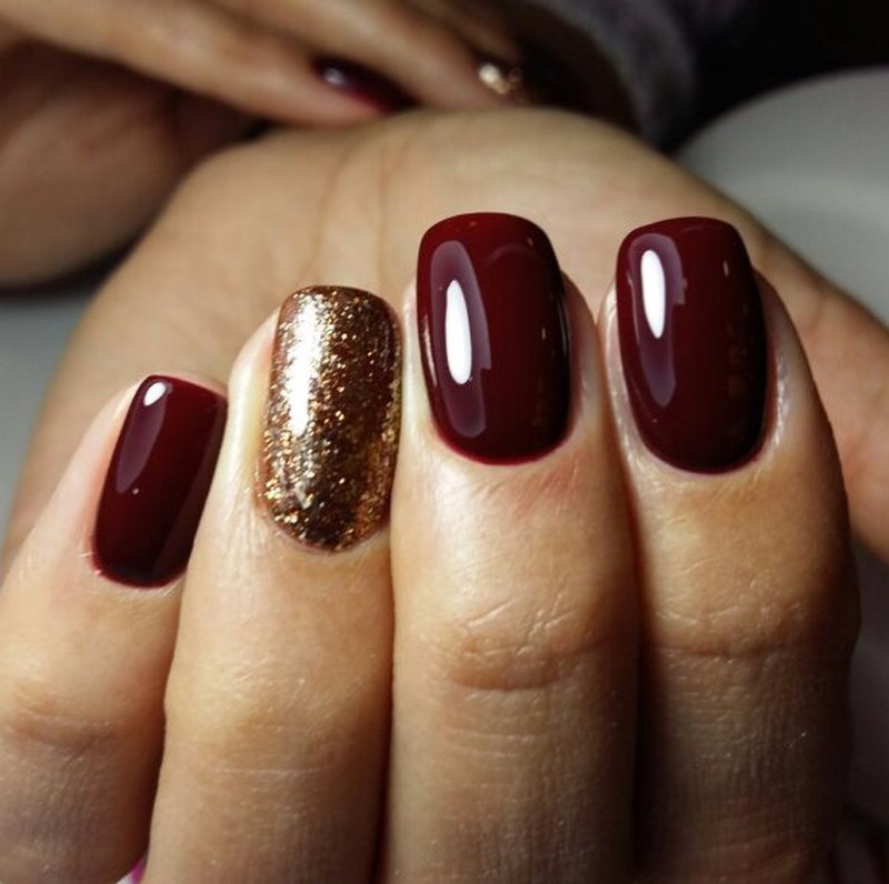 Маникюр вишневый