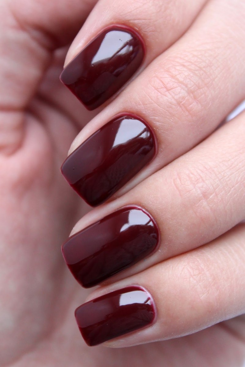 Вишневые ногти