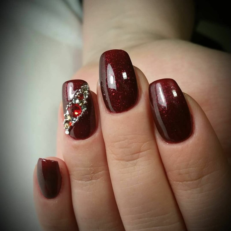 Сливовый маникюр