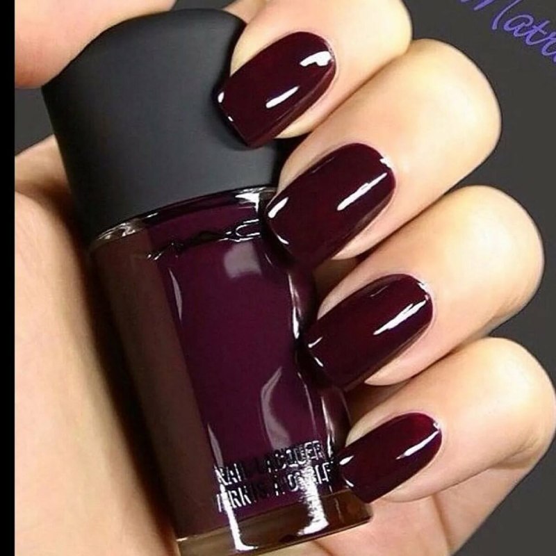 Маникюр бордового цвета