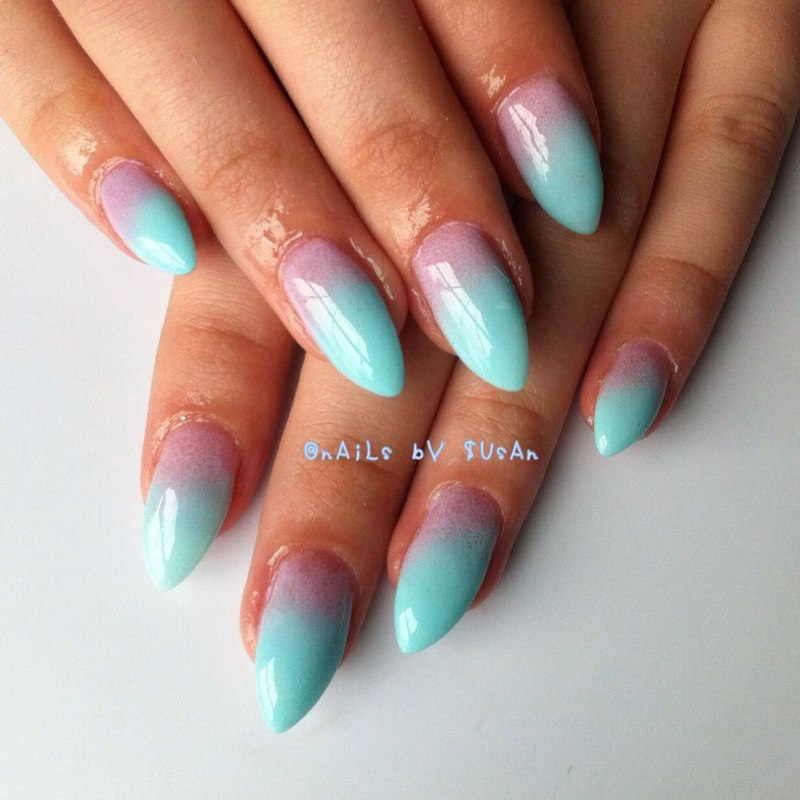 Бирюзовый градиент на ногтях