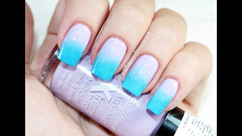 Зелено бирюзовый маникюр омбре