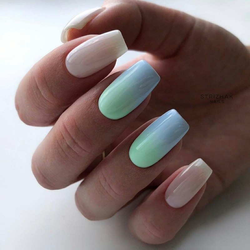 Маникюр розовый с бирюзовым