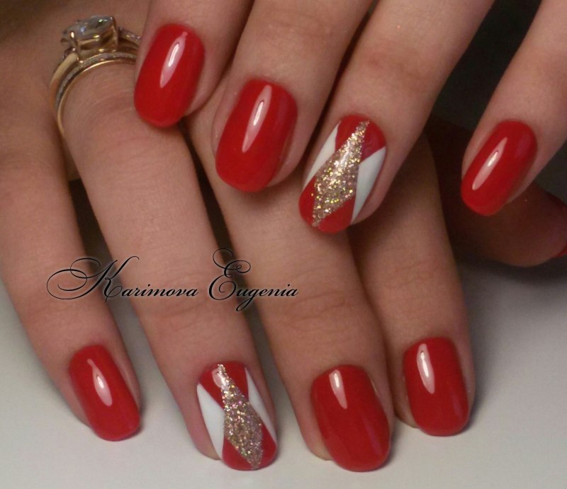 Красный геометрический маникюр