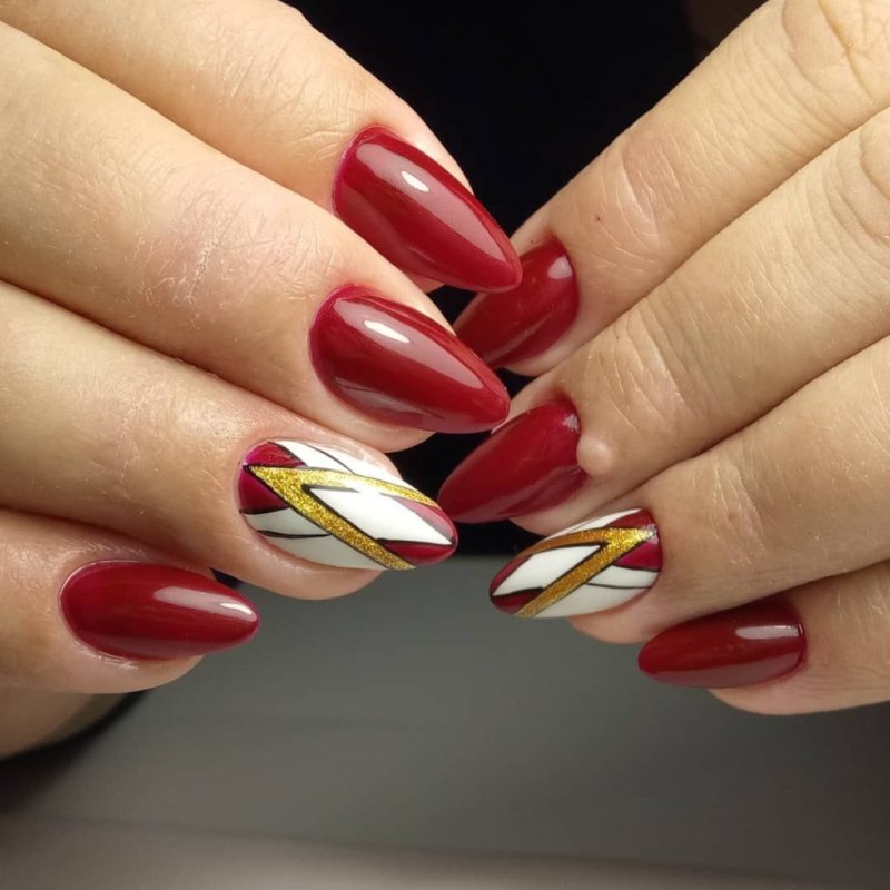 Красные ногти абстракция