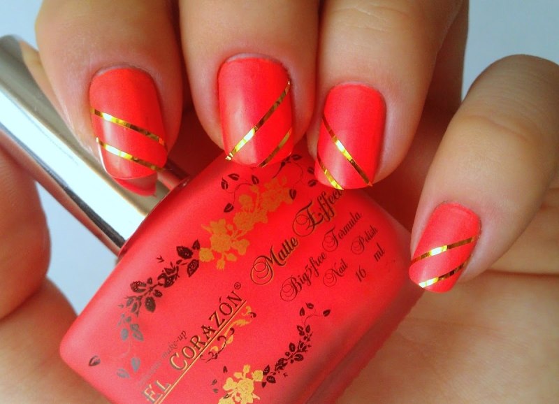 Маникюр красный с полосками серебро