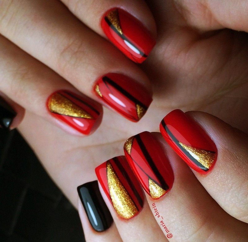 Красно золотые ногти