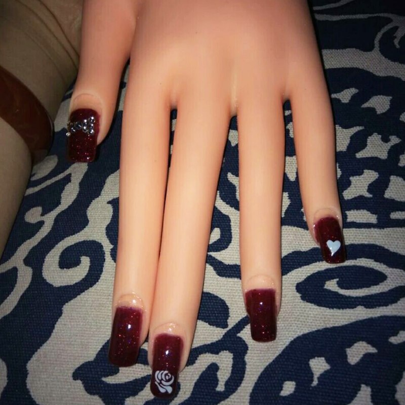 Палец для тренировки маникюра