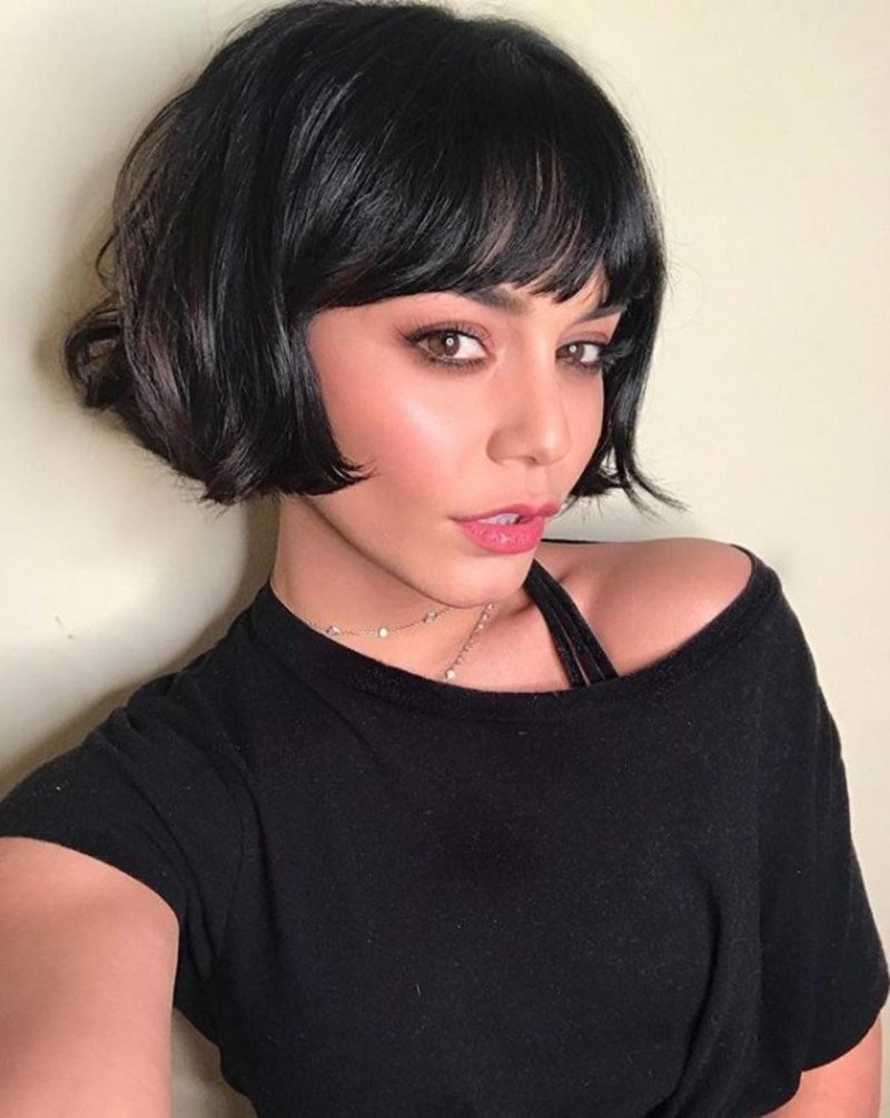 Стрижка Каскад лесенка на средние волосы с челкой