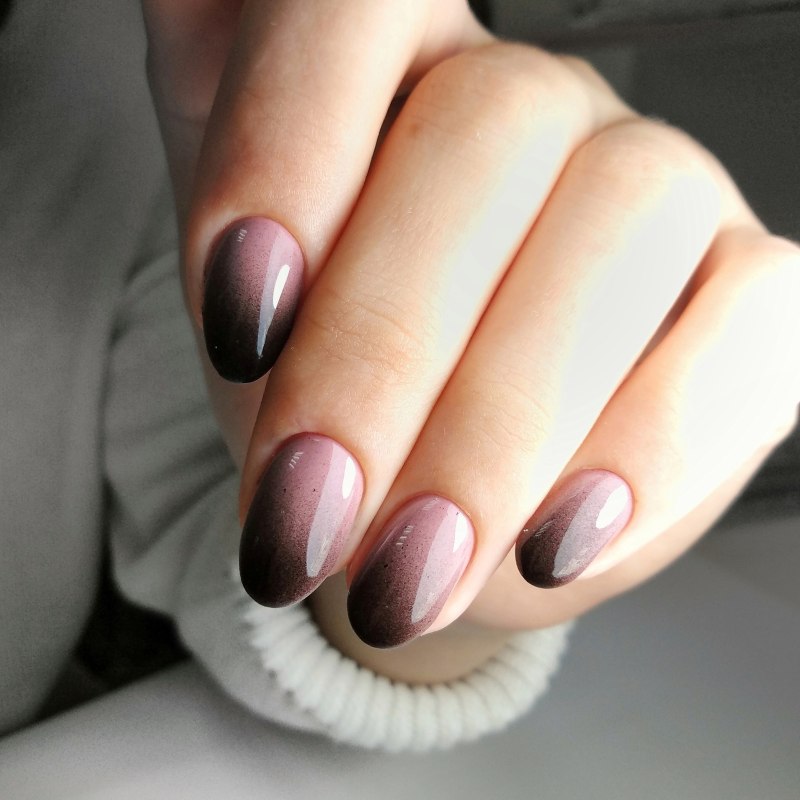 Маникюр нюдовый градиент Миндальная