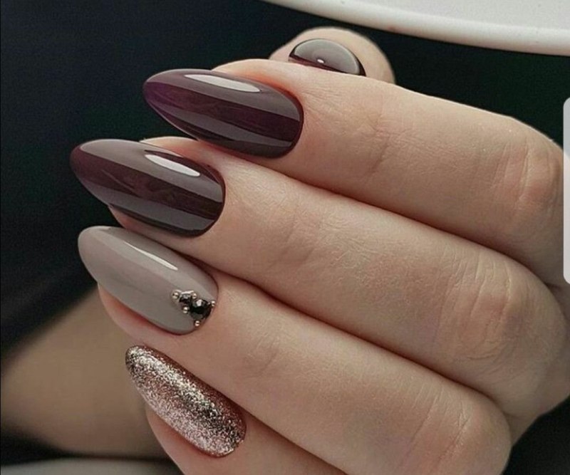 Осенний маникюр на миндалевидные ногти