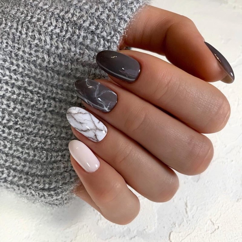 Маникюр коричневый с бежевым