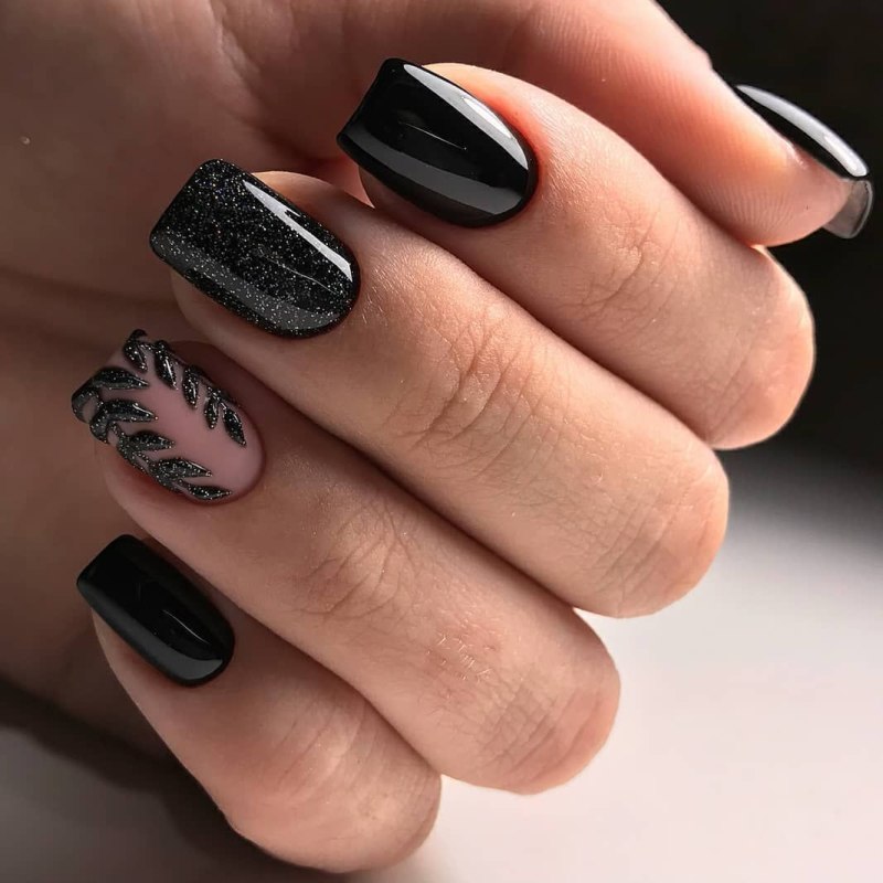 Белые ногти с черным френчем