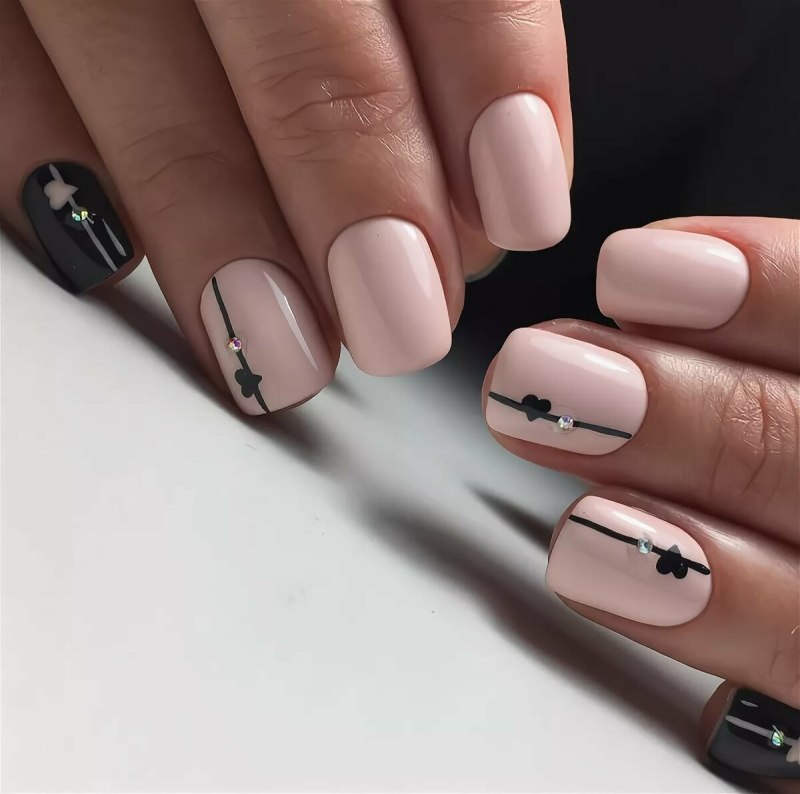 Стильный маникюр на квадратные ногти