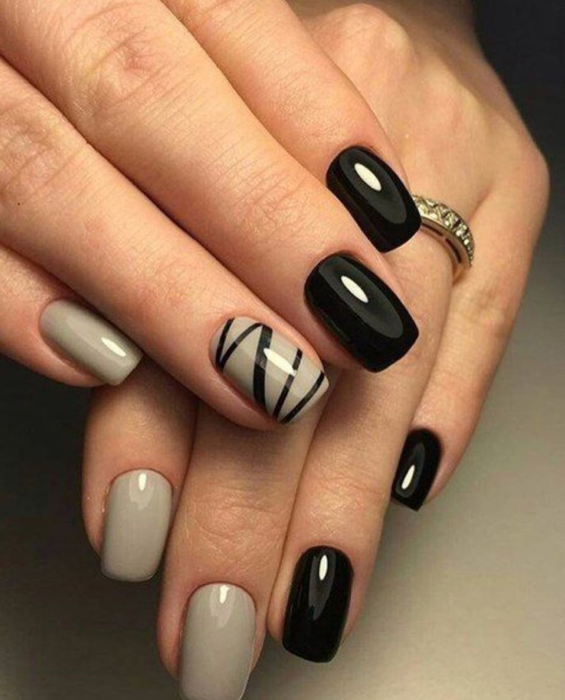 Тёмный маникюр на короткие ногти