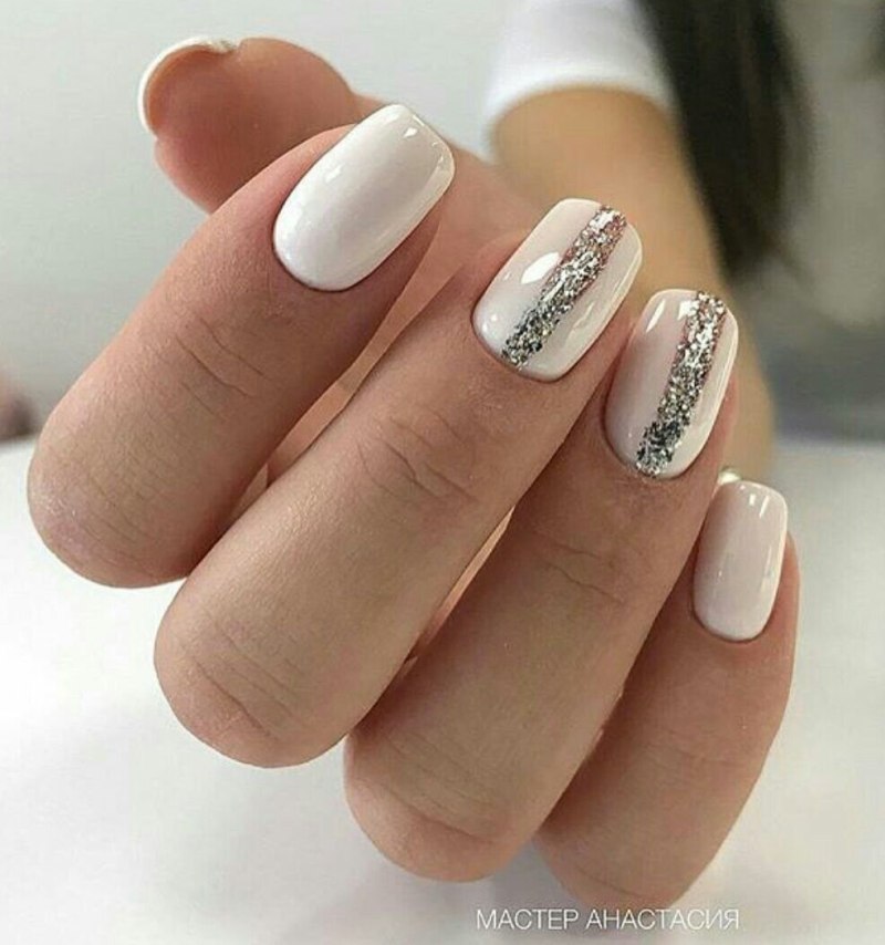 Маникюр белый мраморный 2022