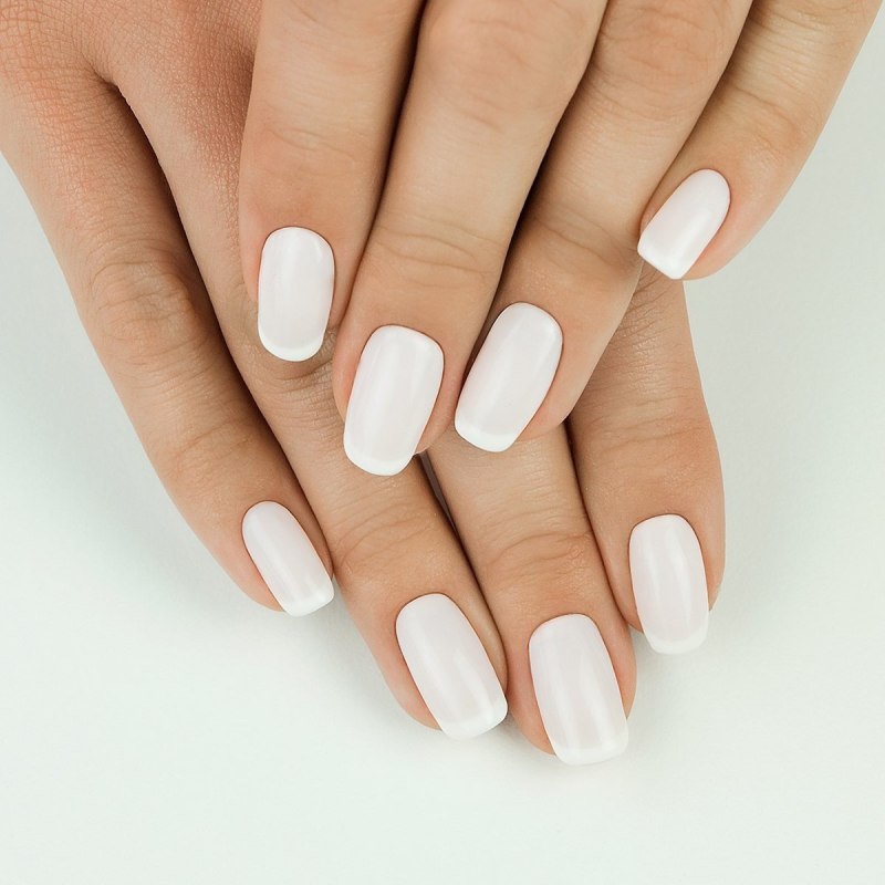 Ногти молочного цвета