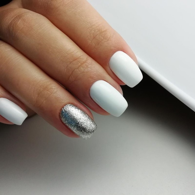 Белый маникюр на короткие ногти