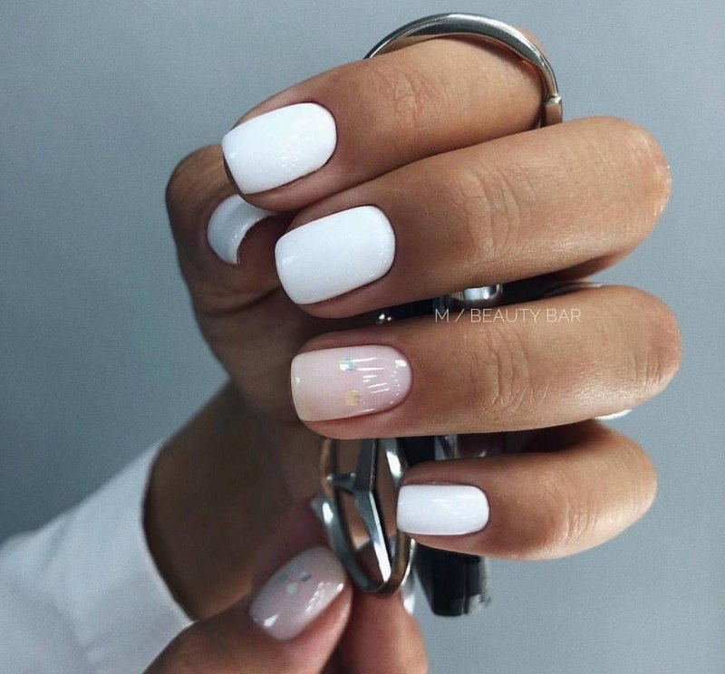 Красивые белые ногти