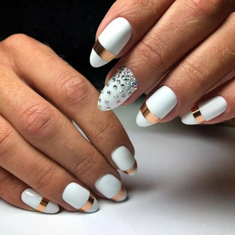 Белый маникюр накоротнкие ногти