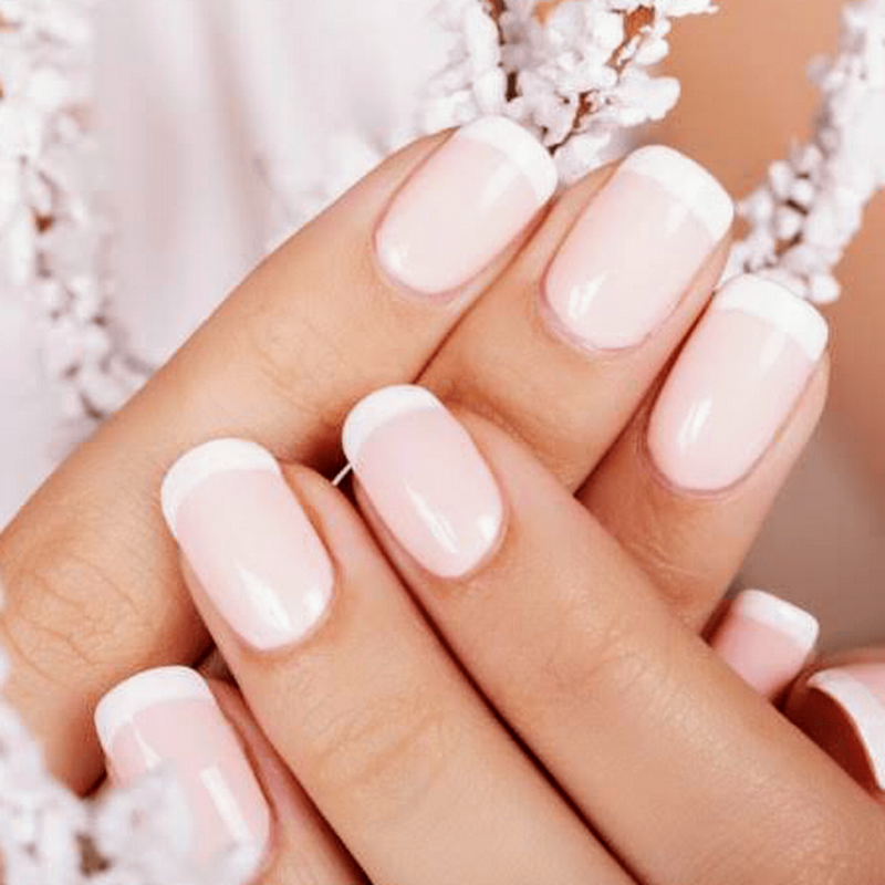 Белый маникюр