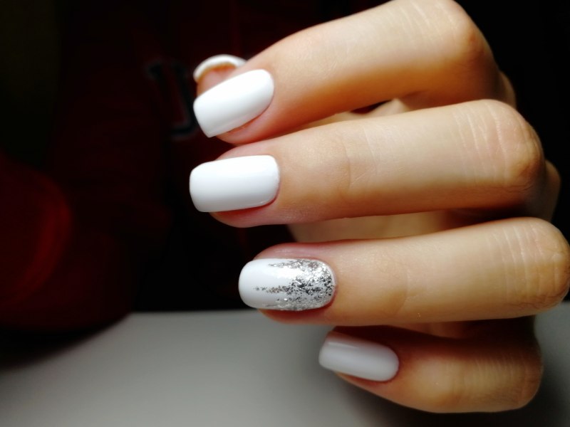 Белый маникюр