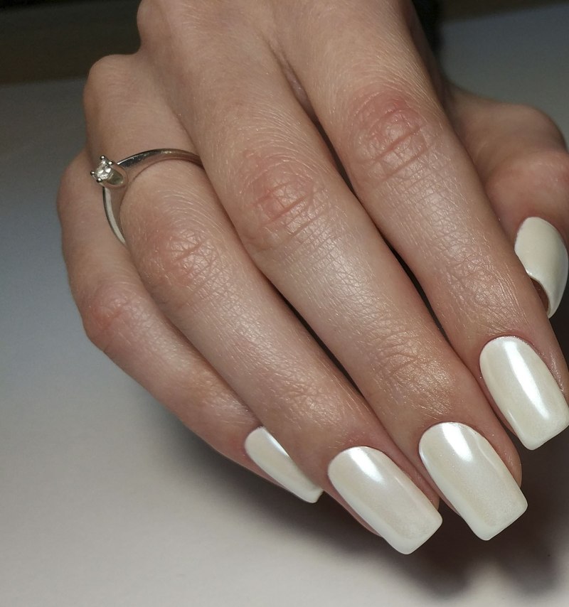 Белый маникюр