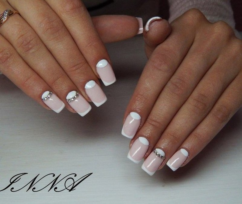 Красивые белые ногти