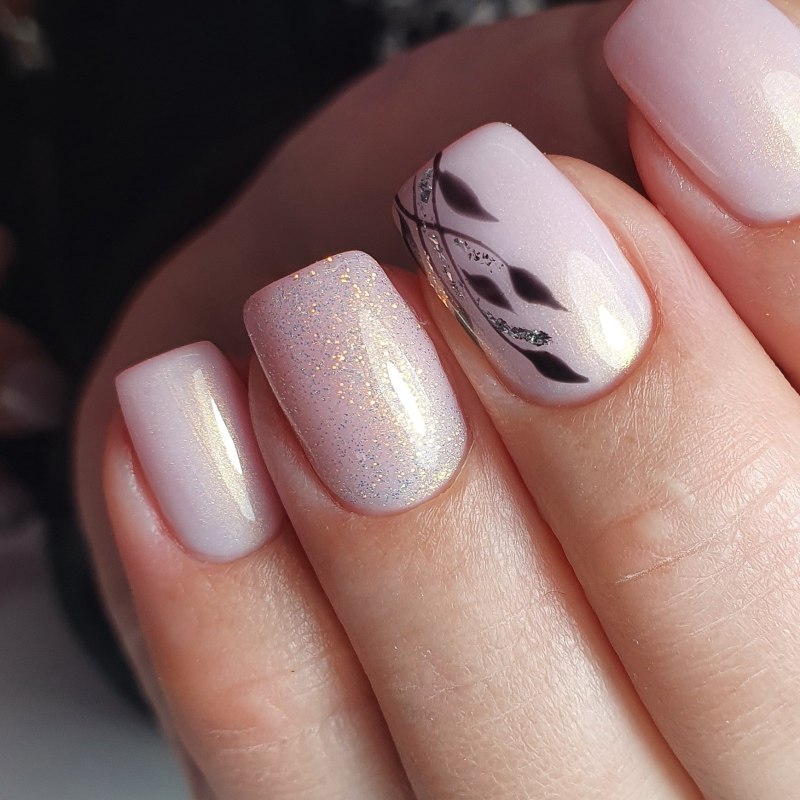 Белый маникюр на короткие ногти