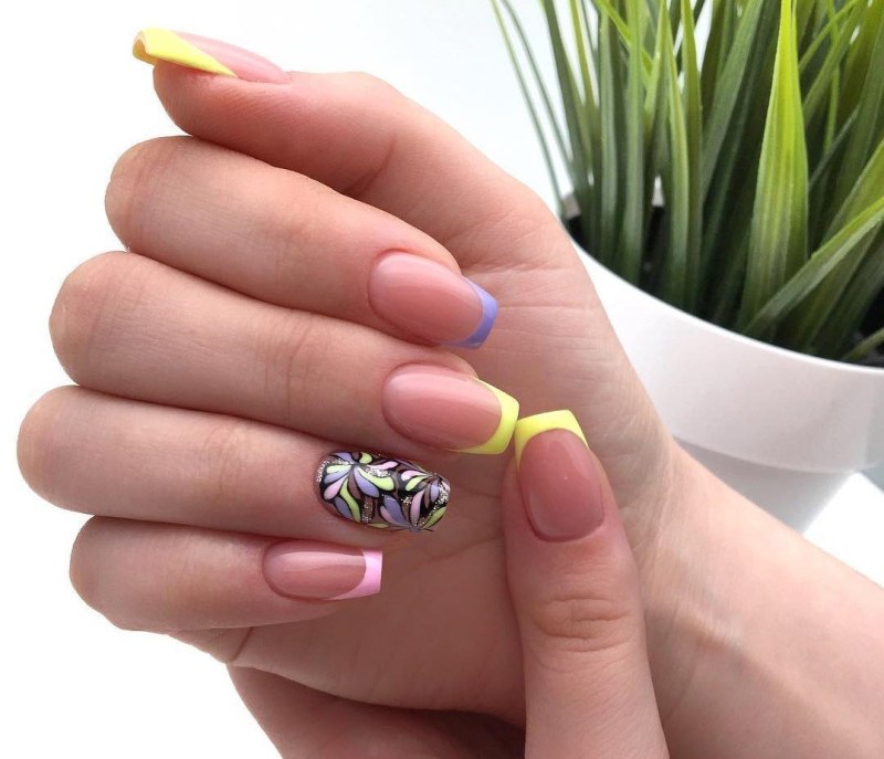 Маникюр с кактусом