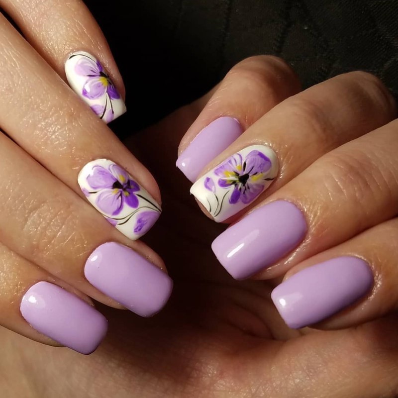 Бабочки на ногтях