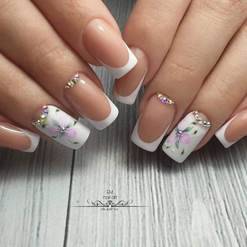 Салатовый маникюр