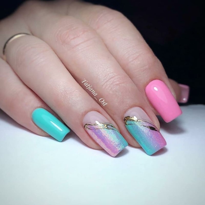 Бирюзовый маникюр с блестками