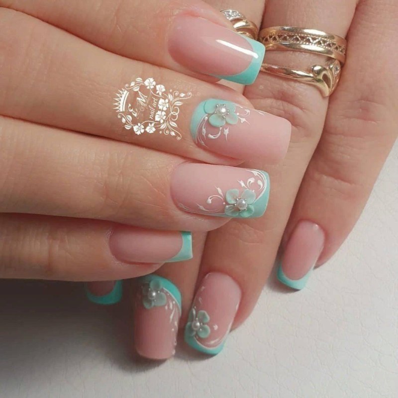 Маникюр растяжка блестками