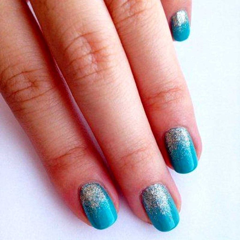 Бирюзовые ногти с блестками