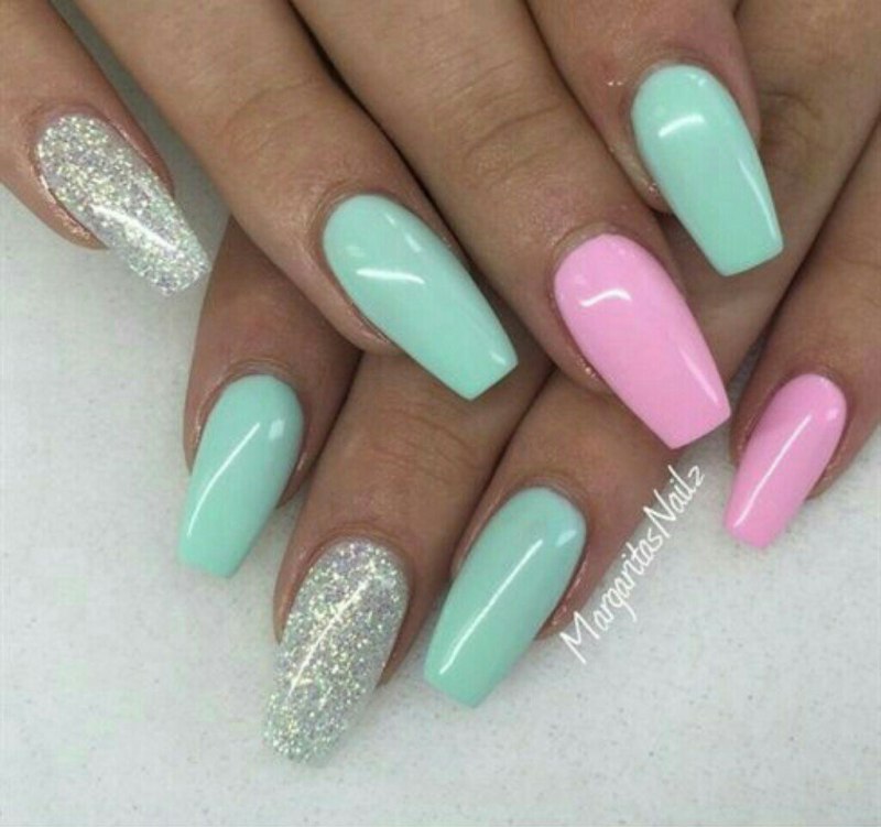 Бирюзовый маникюр длинный