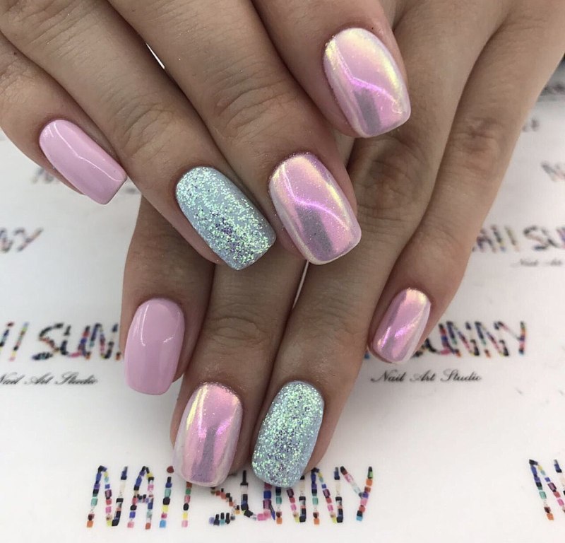 Ногти розовые с бирюзовым