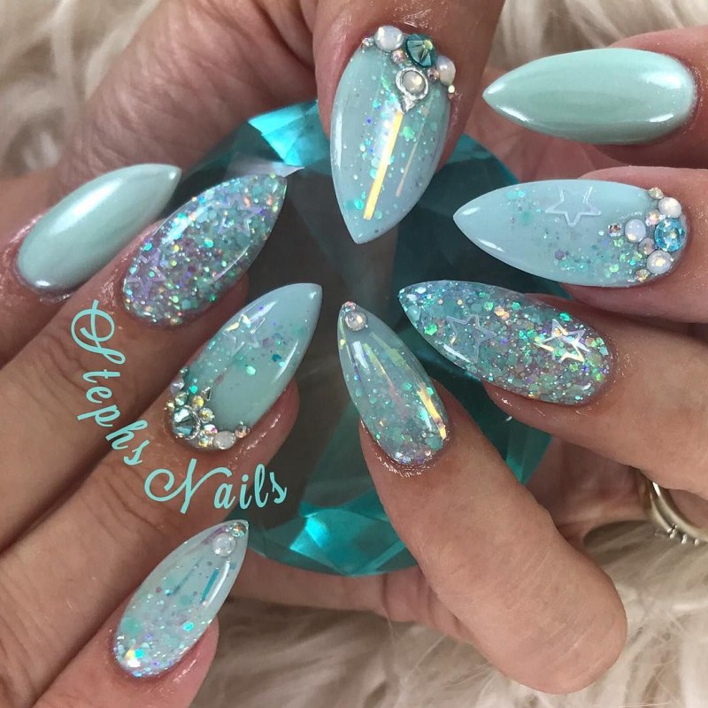 Маникюр беоёзовый с розовым