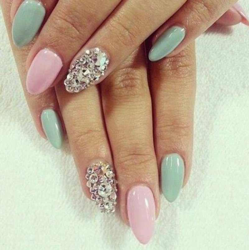 Бирюзовые ногти с блестками