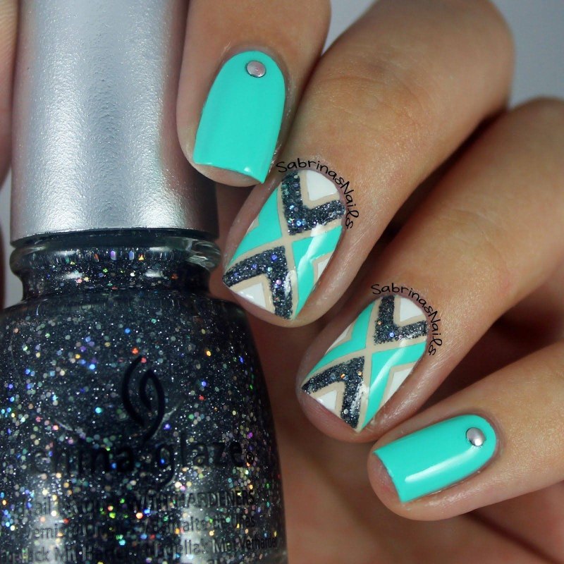 Голубые ногти с блест ами