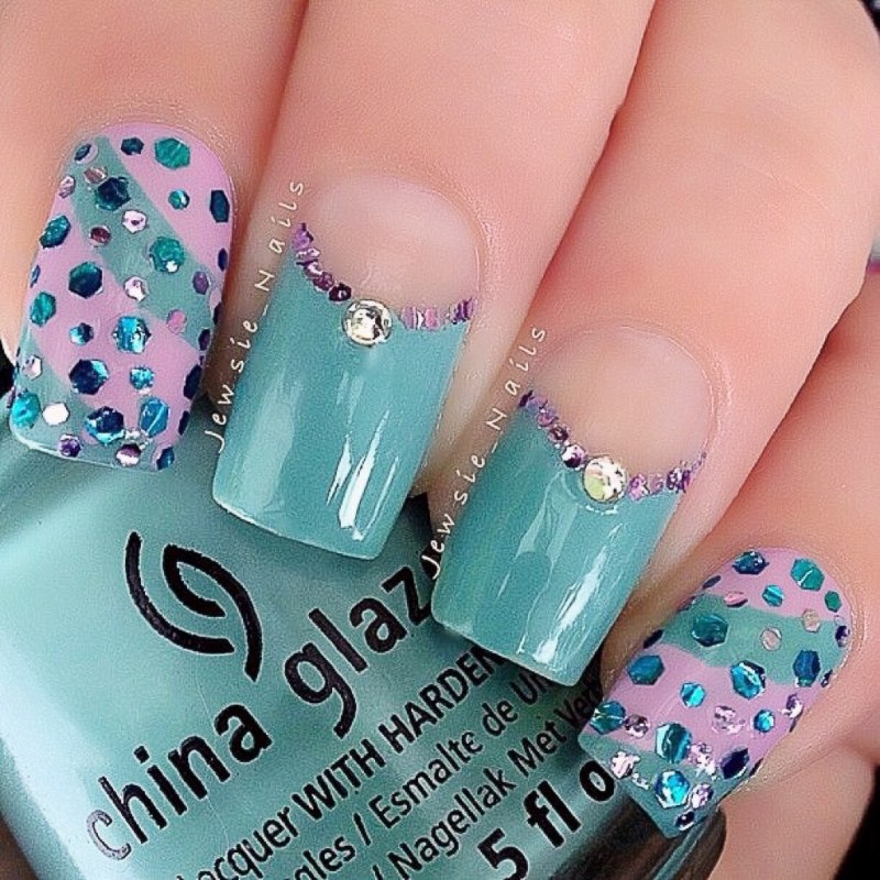 Мятный маникюр